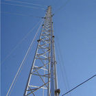 正三角形の移動体通信タワーのGuyedのマスト