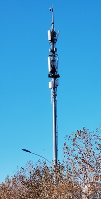 設置が簡単 アンテナをサポートする単管通信塔